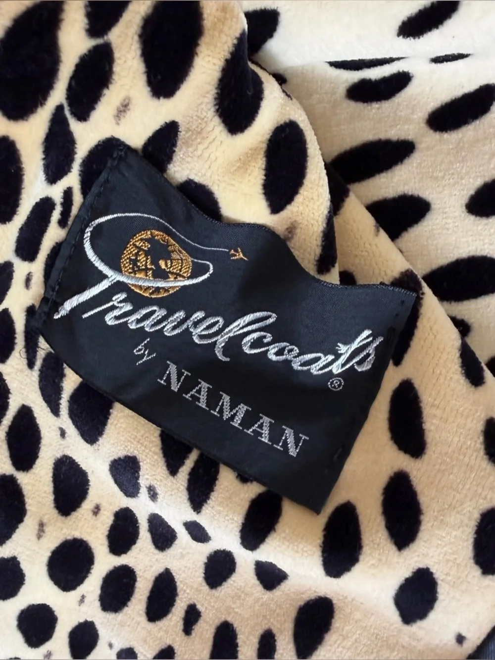 Vintage Cheetah Print Cape Travelcoats by Naman Leopard Print Glam - Picture 9 of 10